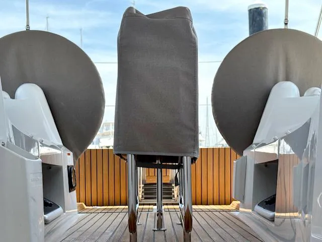 Hanavave Yacht Photos Pics 