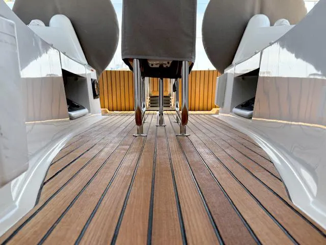 Hanavave Yacht Photos Pics 