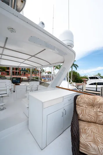 Motivated Seller Yacht Photos Pics 1986 Tollycraft Pilothouse yacht deck with seating and storage.