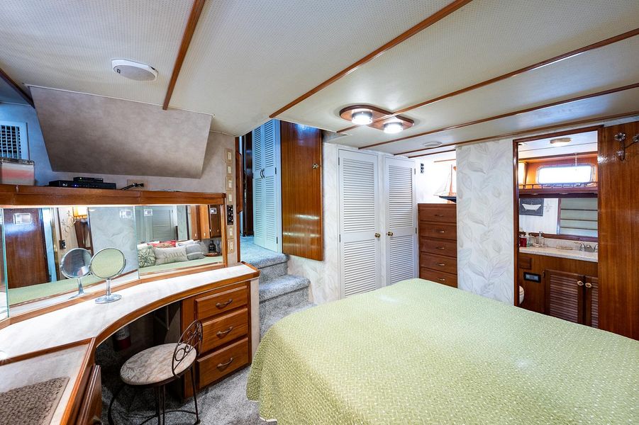 1986 Tollycraft Pilothouse