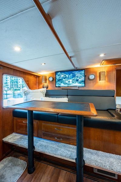 1986 Tollycraft Pilothouse