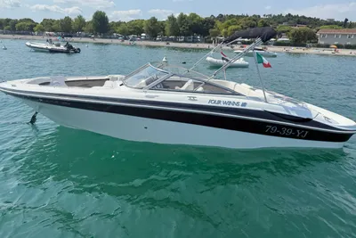 2004 Four Winns 210 Horizon