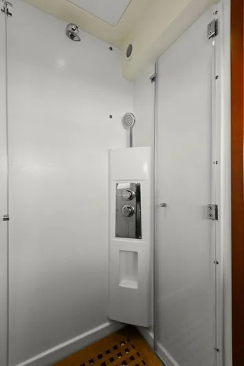 Slainte Yacht Photos Pics Modern shower cabin in 2014 Prestige 450 S yacht.