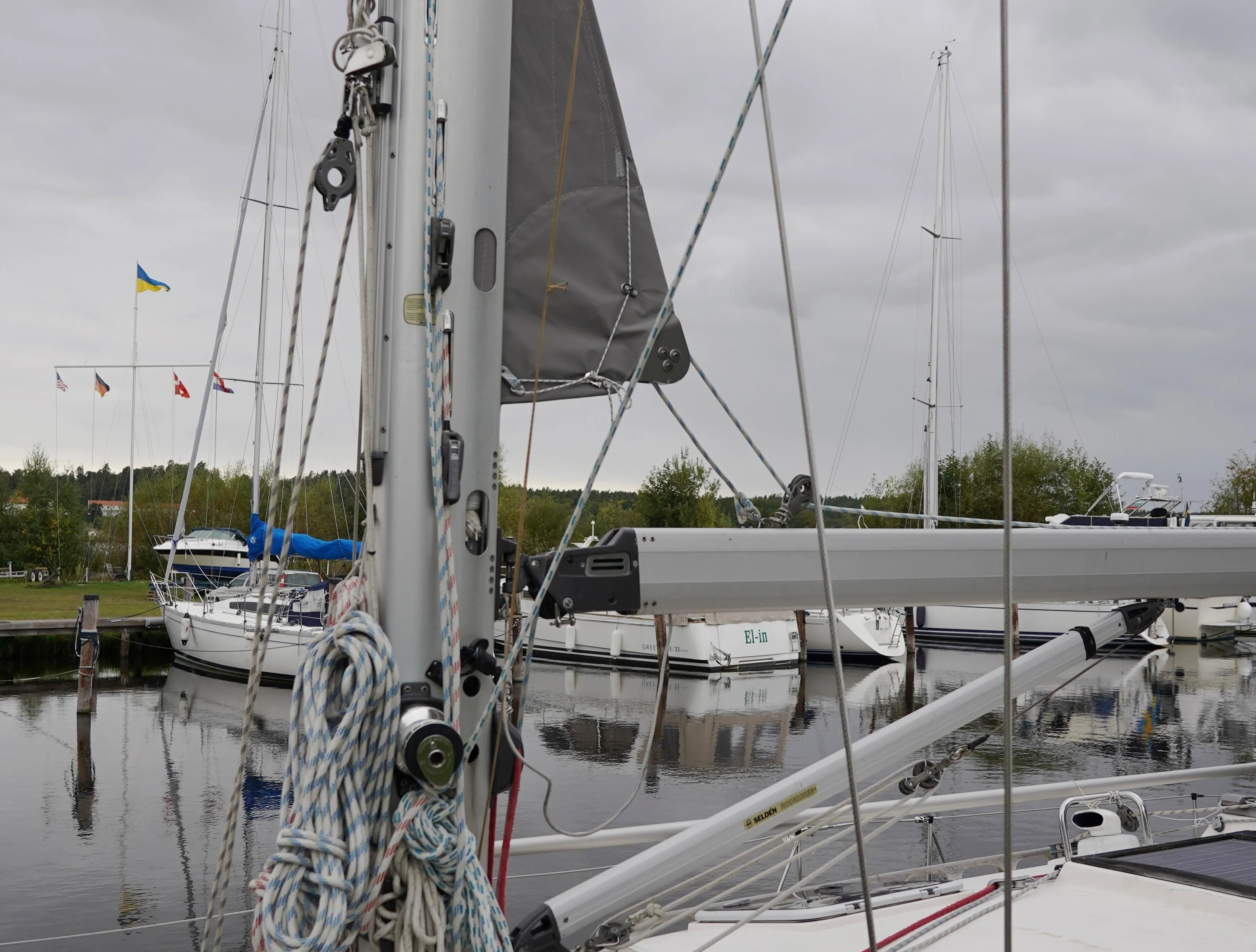 Sailboat mast and rigging of 2002 CR 400 DS in a marina setting.