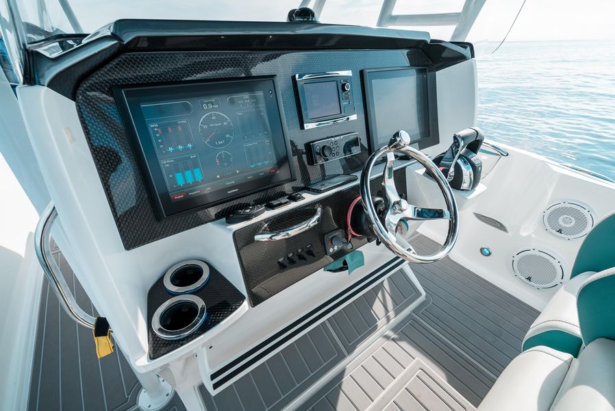 2016 Nor-Tech 390 Center Console