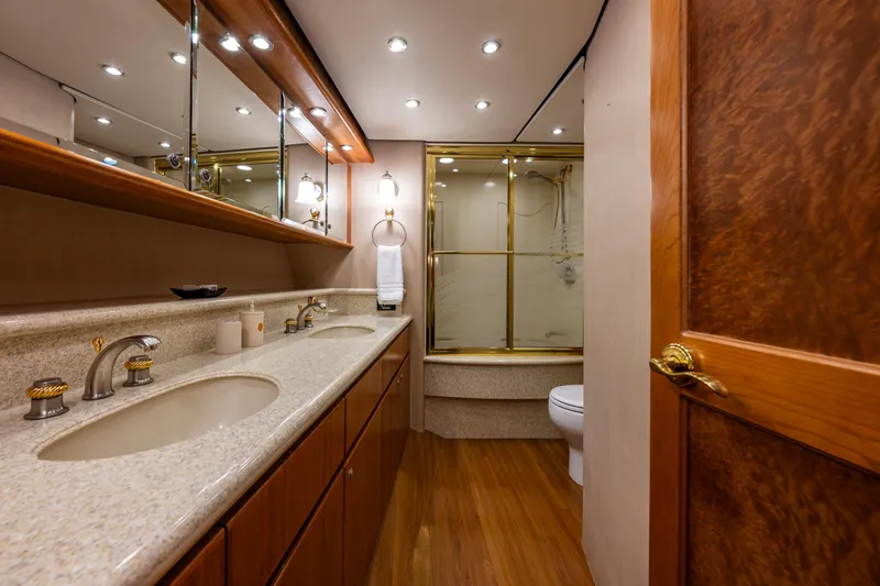 White Rabbit Yacht Photos Pics Owners suite ensuite head 2