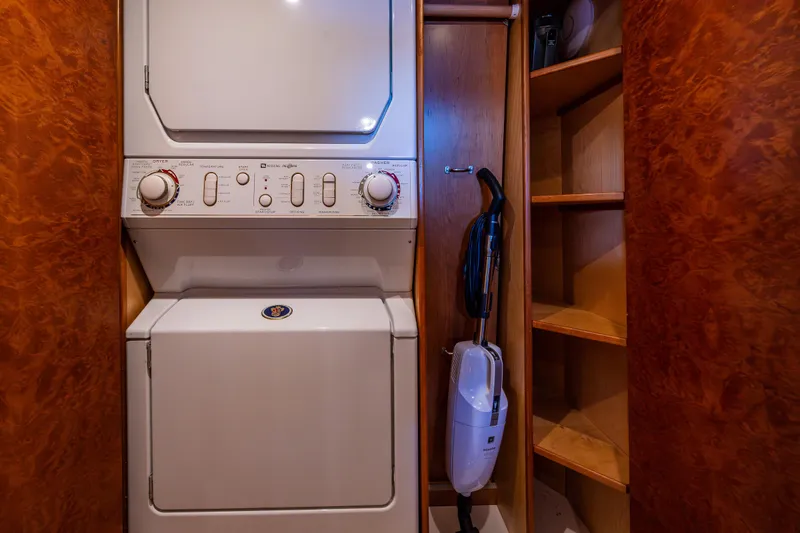 White Rabbit Yacht Photos Pics Foyer washer & dryer