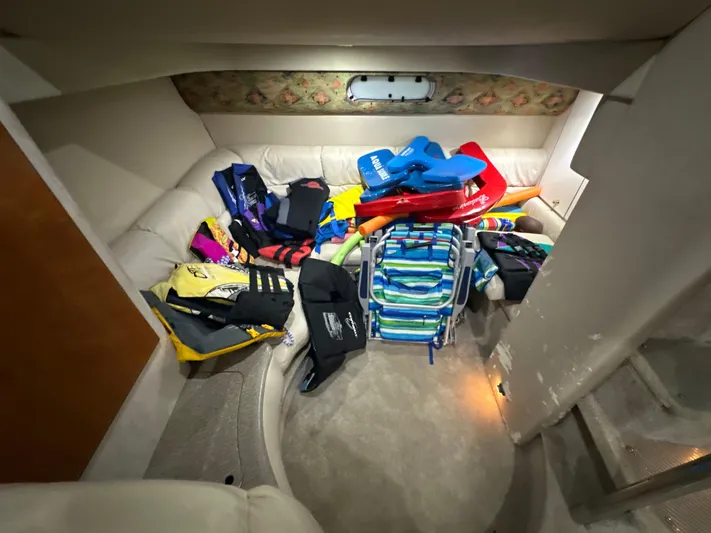  Yacht Photos Pics Interior of 2000 Formula 40 PC boat with life jackets and beach chairs.