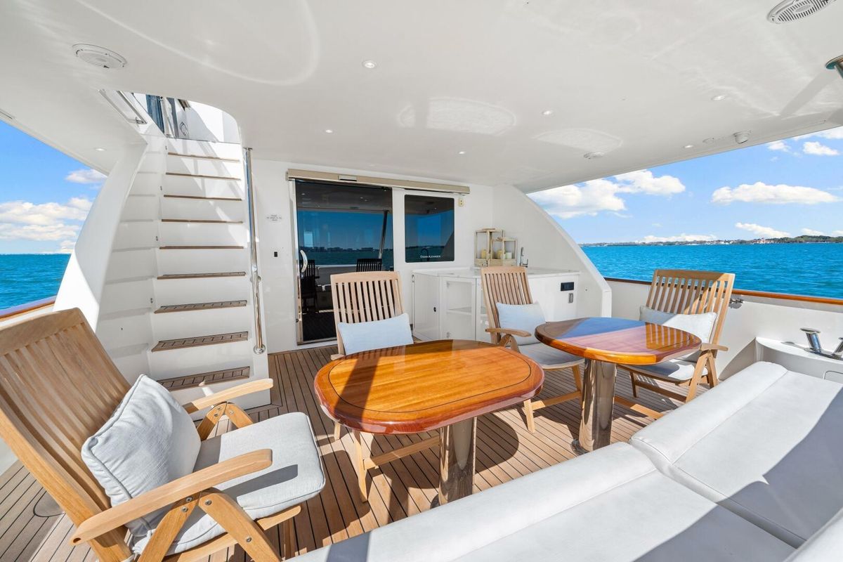 2010 Ocean Alexander 84 