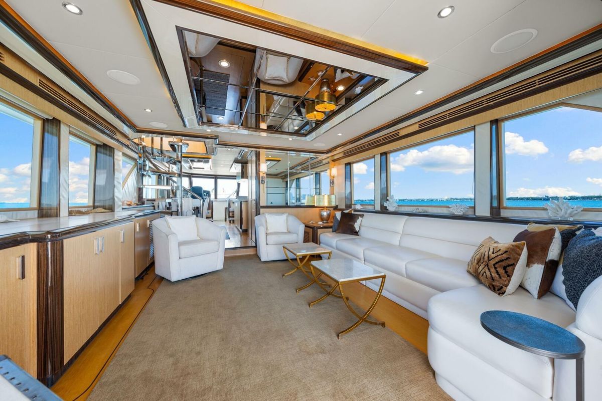2010 Ocean Alexander 84 