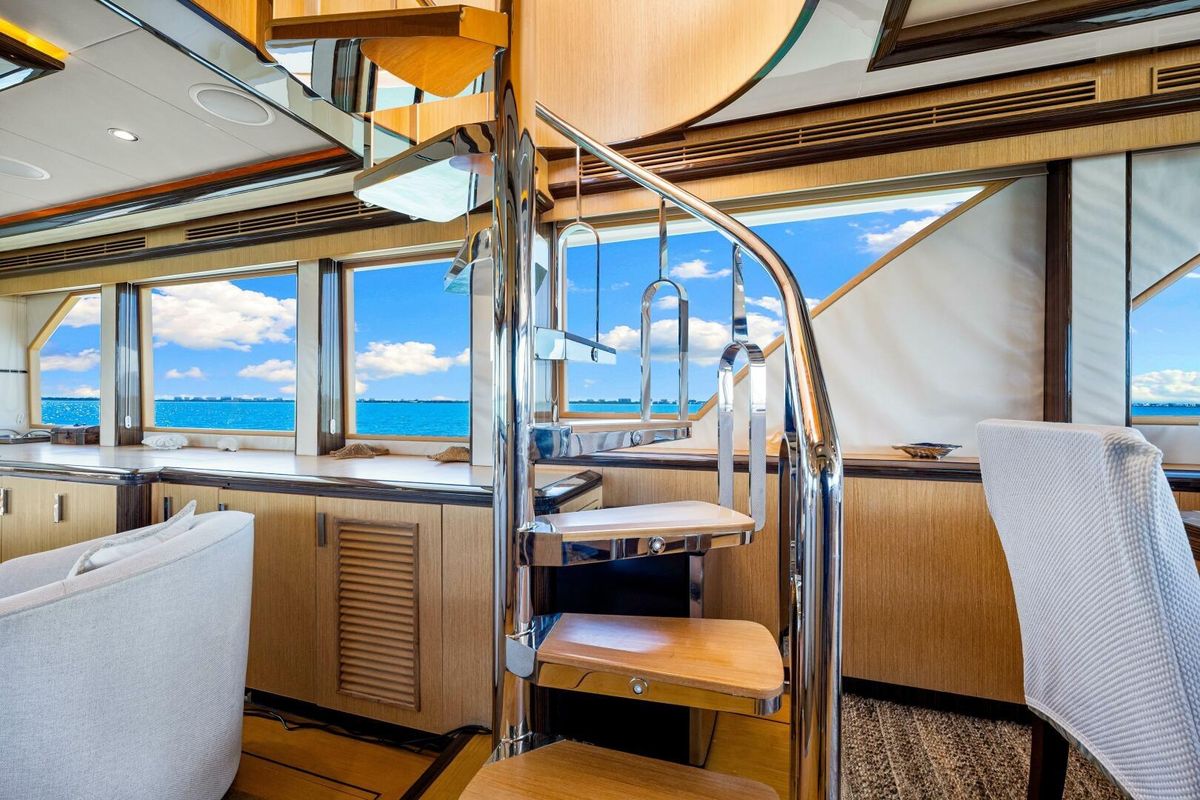 2010 Ocean Alexander 84 