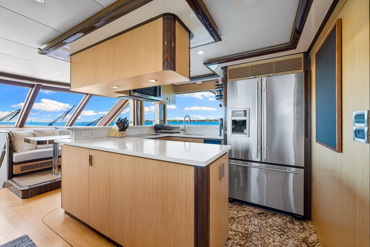 2010 Ocean Alexander 84 