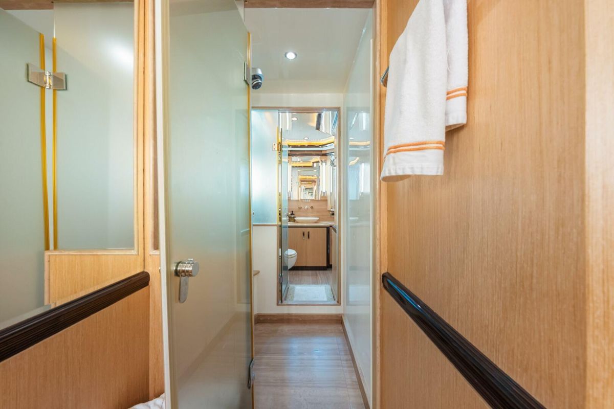 2010 Ocean Alexander 84 