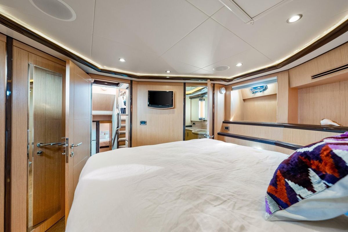 2010 Ocean Alexander 84 