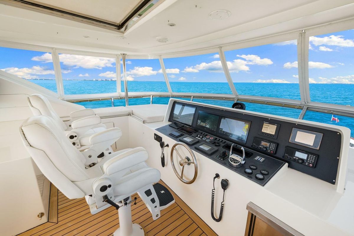 2010 Ocean Alexander 84 