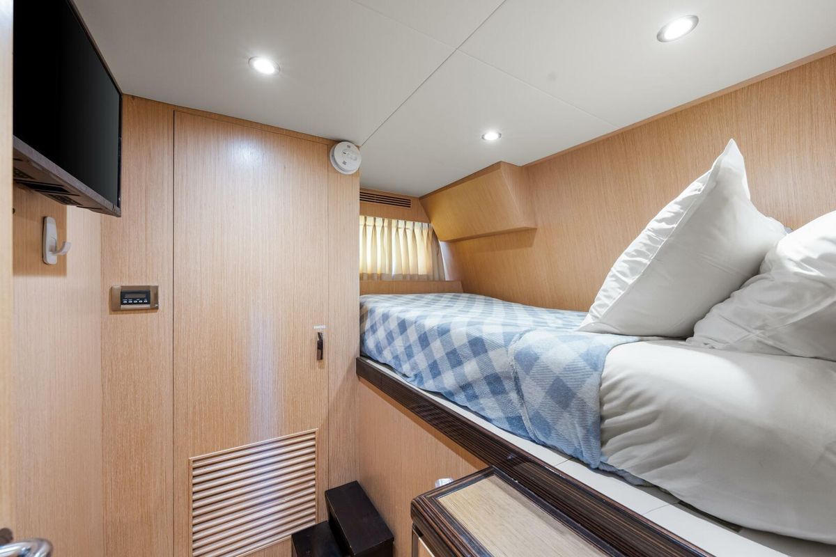 2010 Ocean Alexander 84 