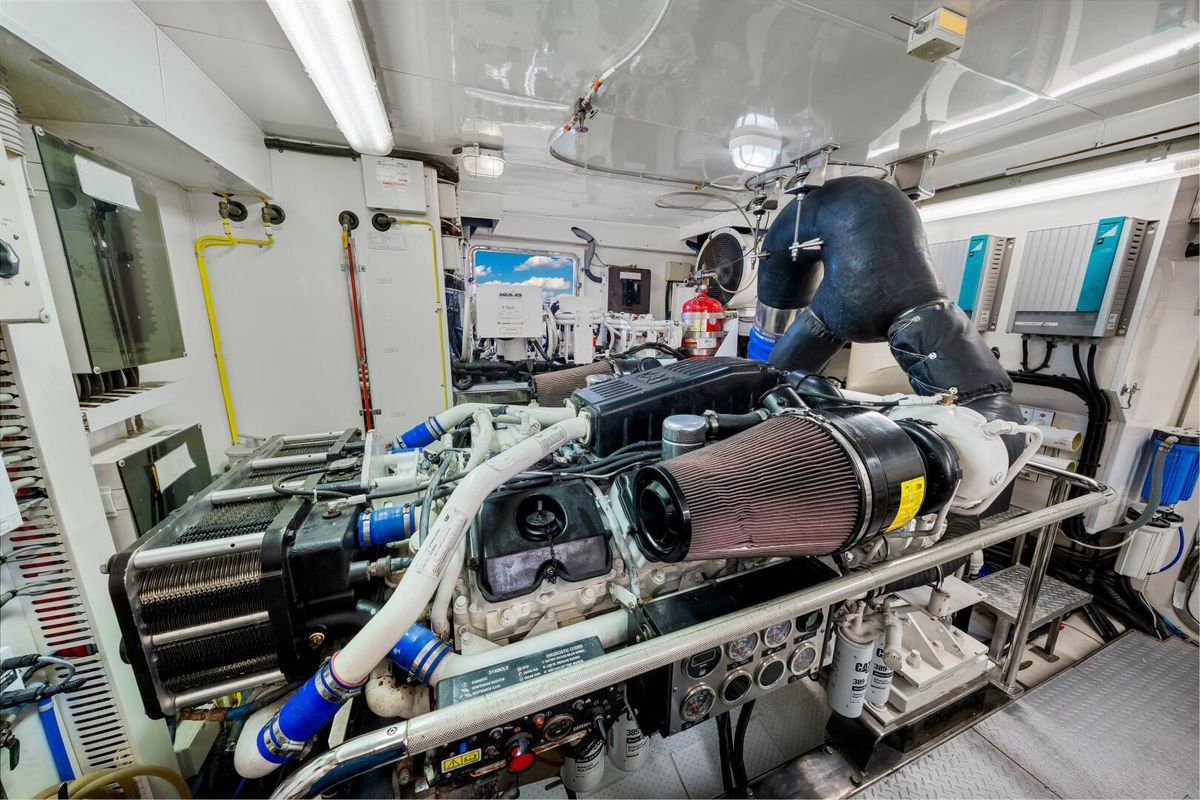 2010 Ocean Alexander 84 