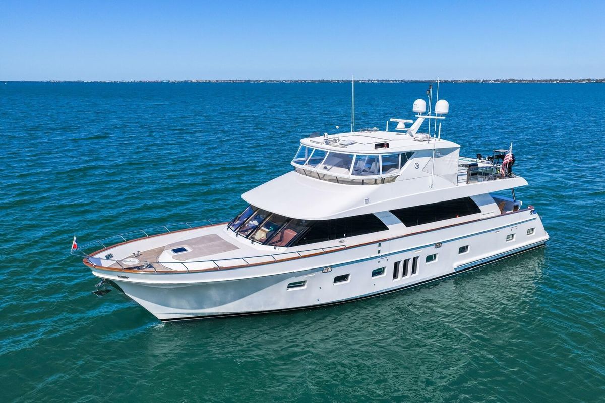 2010 Ocean Alexander 84 