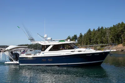 Cutwater C-32 Coupe