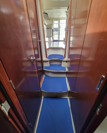 'aquaholic' Yacht Photos Pics Companionway aft