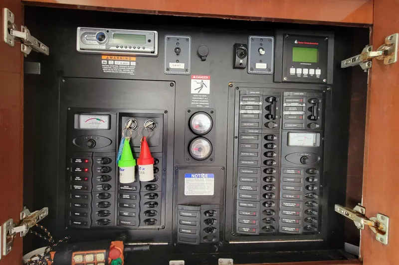 'aquaholic' Yacht Photos Pics Control Panel (salon)