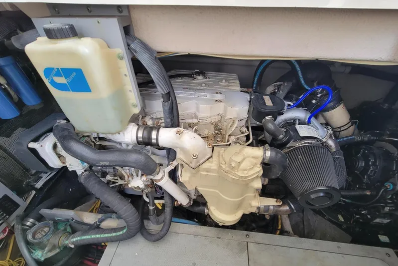 'aquaholic' Yacht Photos Pics Engine Compartment
