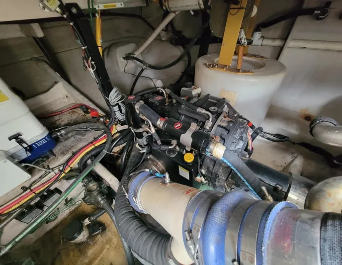 'aquaholic' Yacht Photos Pics Engine Compartment