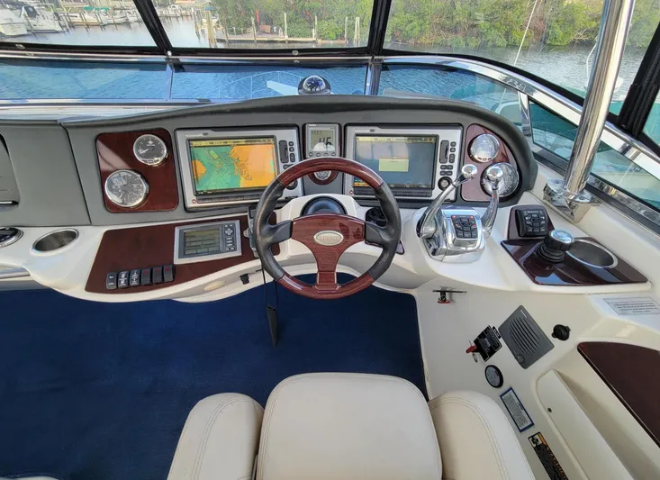 'aquaholic' Yacht Photos Pics 2011 Meridian 441 Sedan  - Helm Station