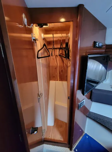 'aquaholic' Yacht Photos Pics Forward Master stateroom