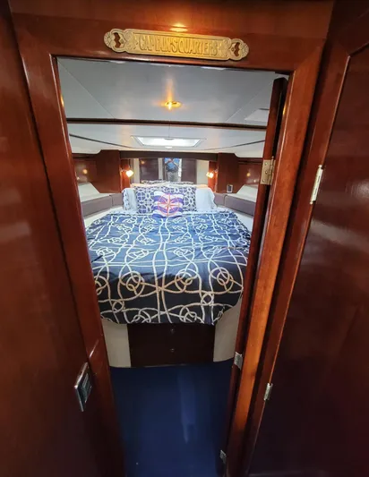 'aquaholic' Yacht Photos Pics Forward Master stateroom