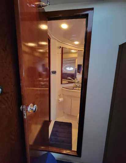 'aquaholic' Yacht Photos Pics Guest stateroom head