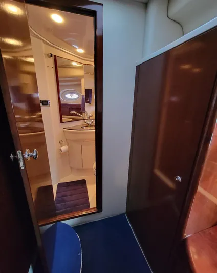 'aquaholic' Yacht Photos Pics Guest stateroom