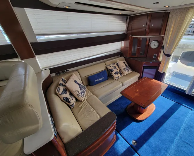 'aquaholic' Yacht Photos Pics 2011 Meridian 441 Sedan - Salon