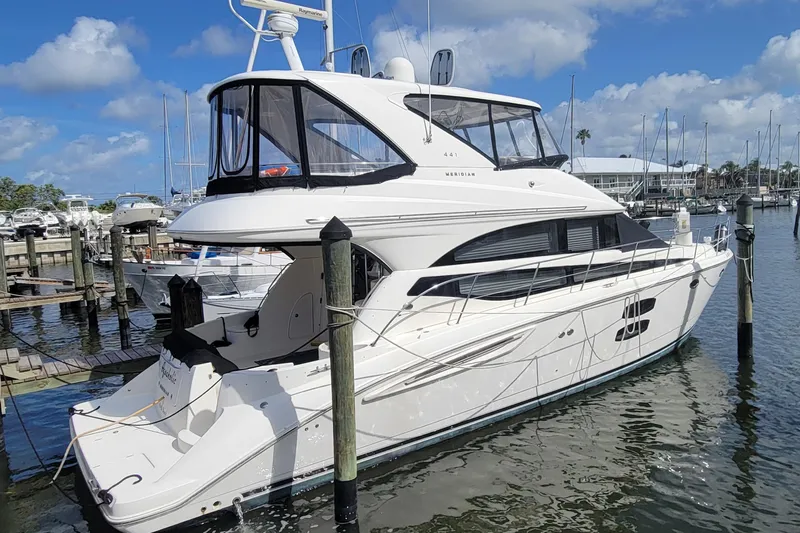 'aquaholic' Yacht Photos Pics 2011 Meridian 441 Sedan - 'Aquaholic'