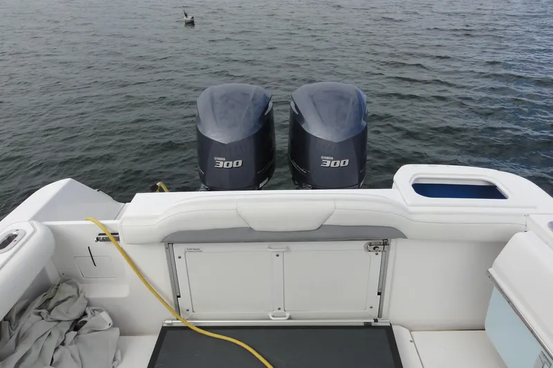  Yacht Photos Pics 2016 Everglades 295 Center Console boat with dual Yamaha 300 engines on water.