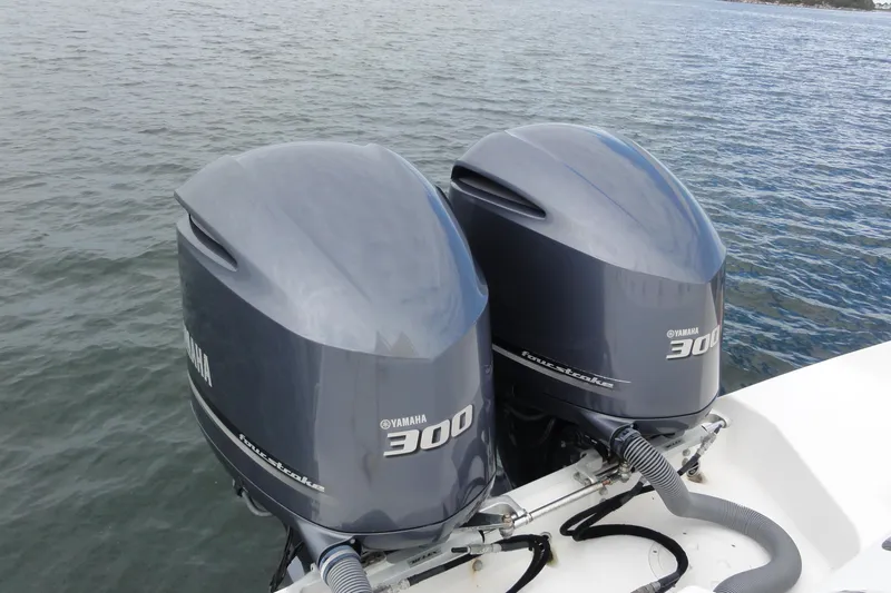  Yacht Photos Pics Twin Yamaha 300 outboard engines on a 2016 Everglades 295 Center Console boat.