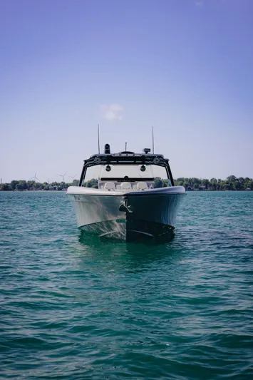  Yacht Photos Pics 2021 Midnight Express 43 Open boat on calm water, clear sky background.