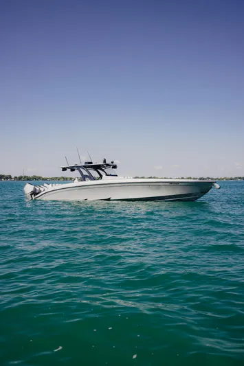  Yacht Photos Pics 2021 Midnight Express 43 Open boat on clear blue water under a sunny sky.