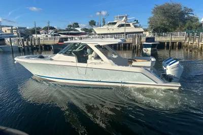 Tiara Yachts 38 LS