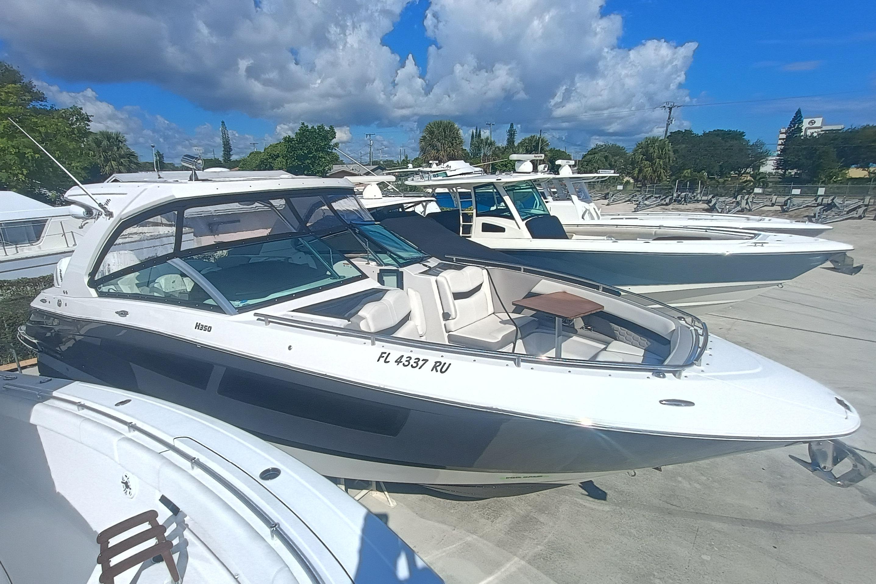 2019 Four Winns H350 OB - Image 1