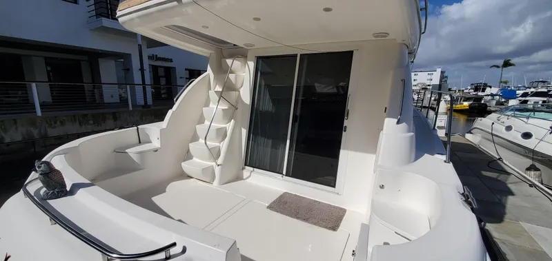 Chelarious Yacht Photos Pics 2005 Meridian 411 Sedan yacht with spacious deck and sliding glass door.