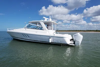 Intrepid 475 Sport Yacht