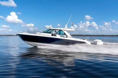 Tiara Yachts 48 LS