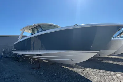 Tiara Yachts 48 LS