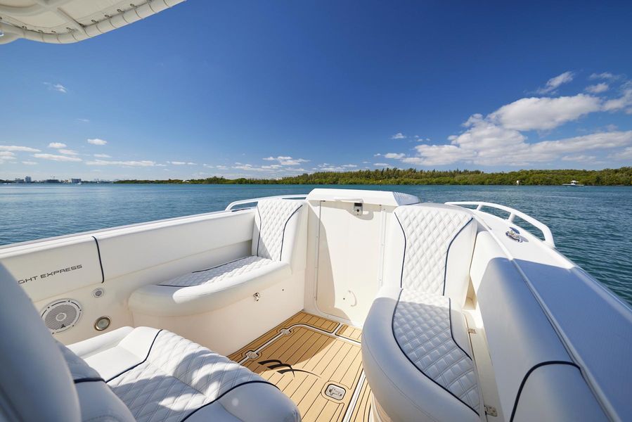 2007 Midnight Express 39' Cuddy
