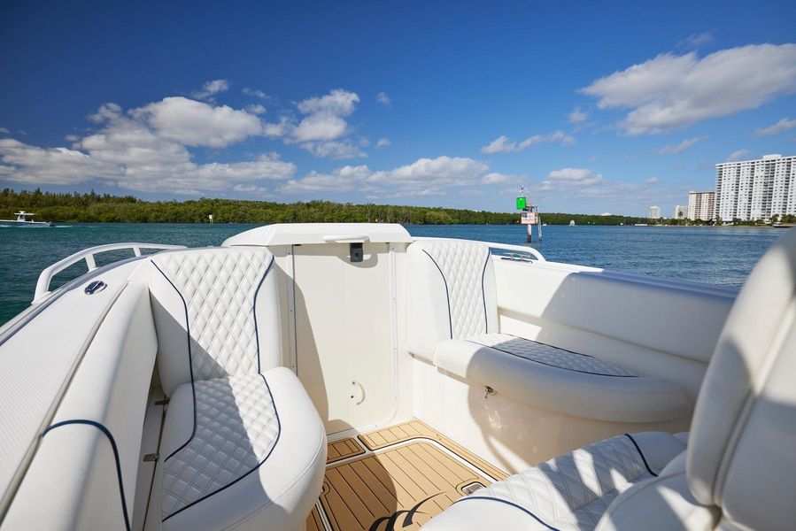2007 Midnight Express 39' Cuddy
