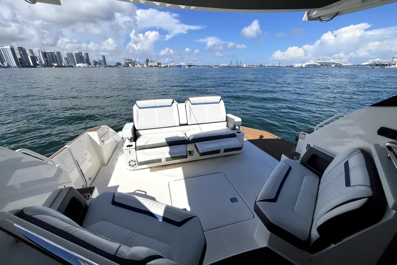  Yacht Photos Pics Tiara Yachts 43LE Jp Vidaillet