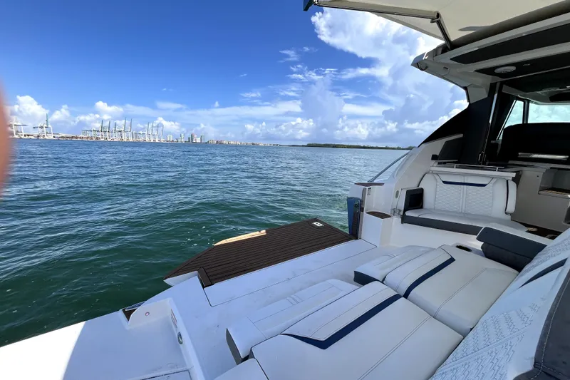  Yacht Photos Pics 2021 Tiara Yachts 43 LE on open water, featuring luxurious seating and scenic ocean view.