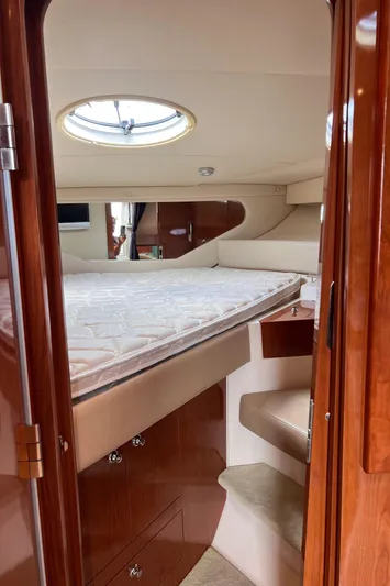 Sharon Ann Yacht Photos Pics 2007 Regal Commodore 3760 IB cabin interior with bed and porthole.