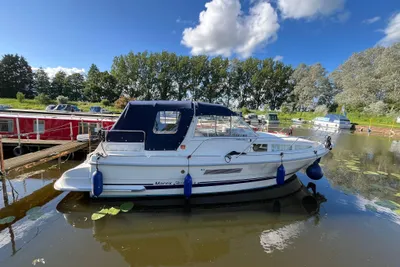1999 Marex 280 Holiday